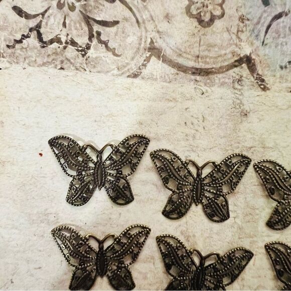 Bundle of 16 Brass Filigree Butterflies/Jewelry Making - Picture 2 of 9